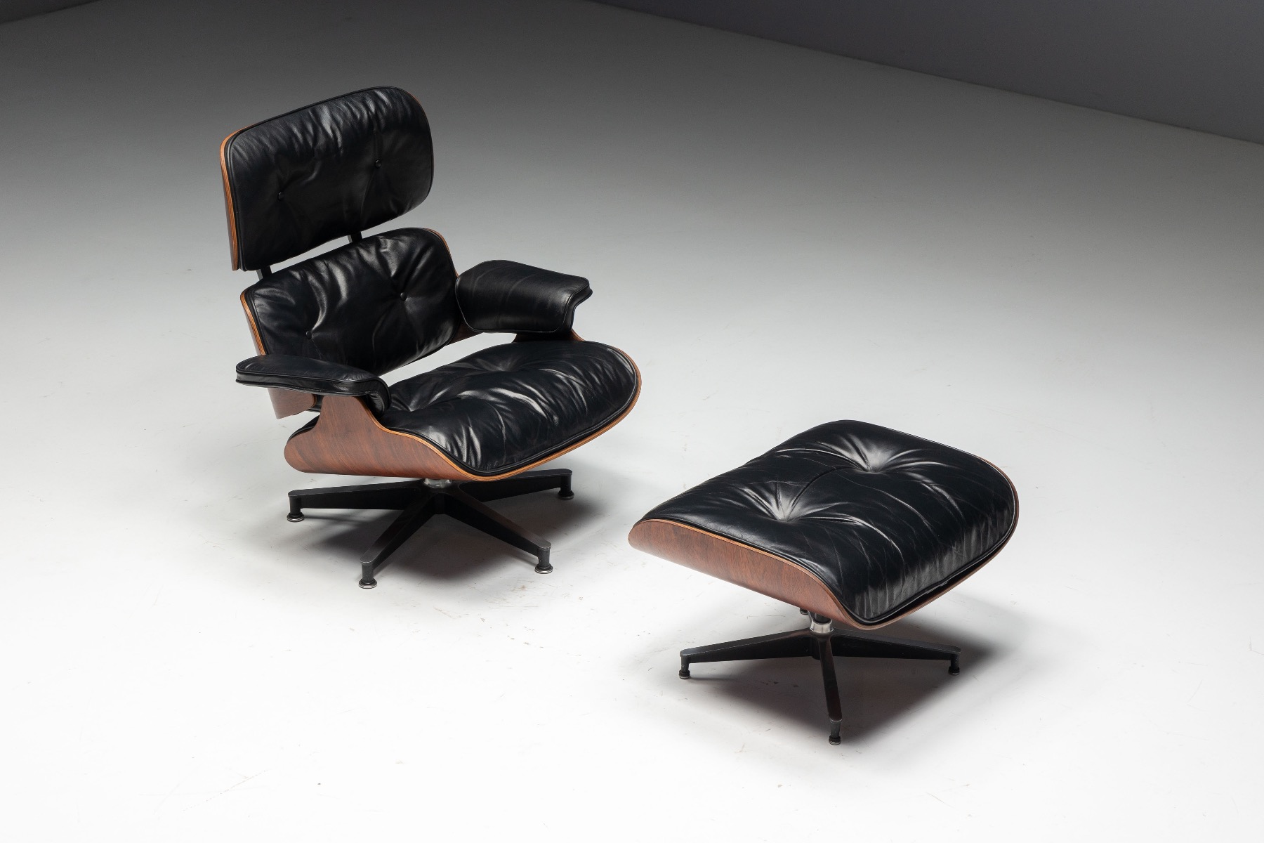 Original pair Eames Lounge Chair and Ottoman