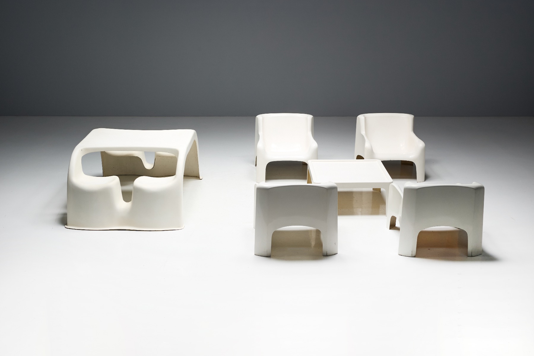 Architectural seating group by Gunter Beltzig design