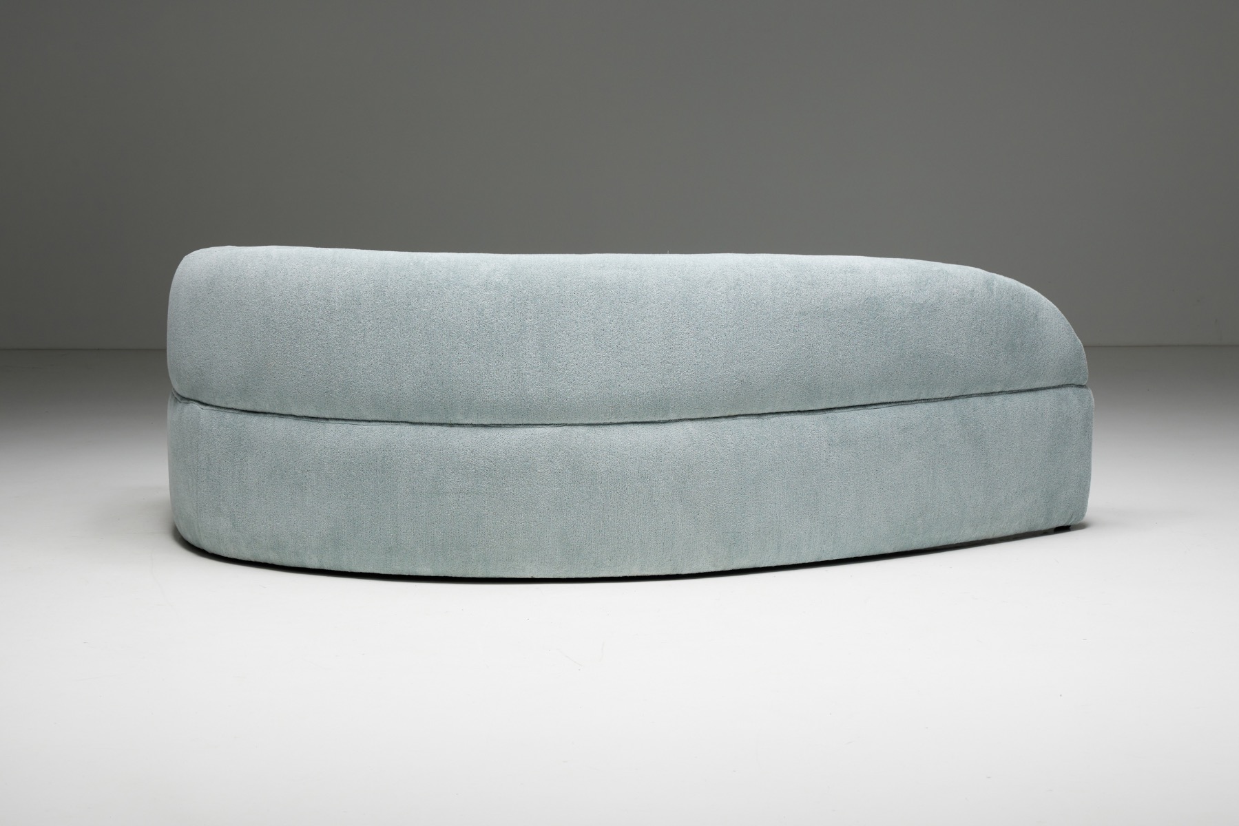 Designer lounge sofa by Vladimir Kagan for Roche Bobois