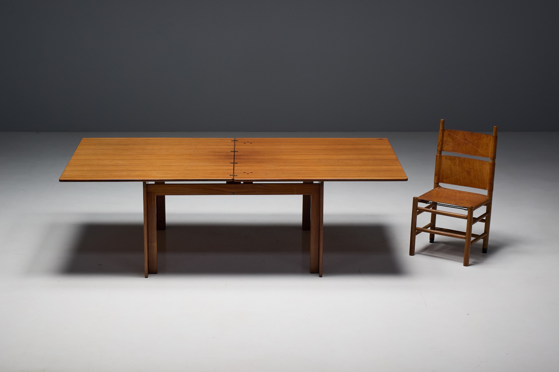 Vintage Italian dining table model 778