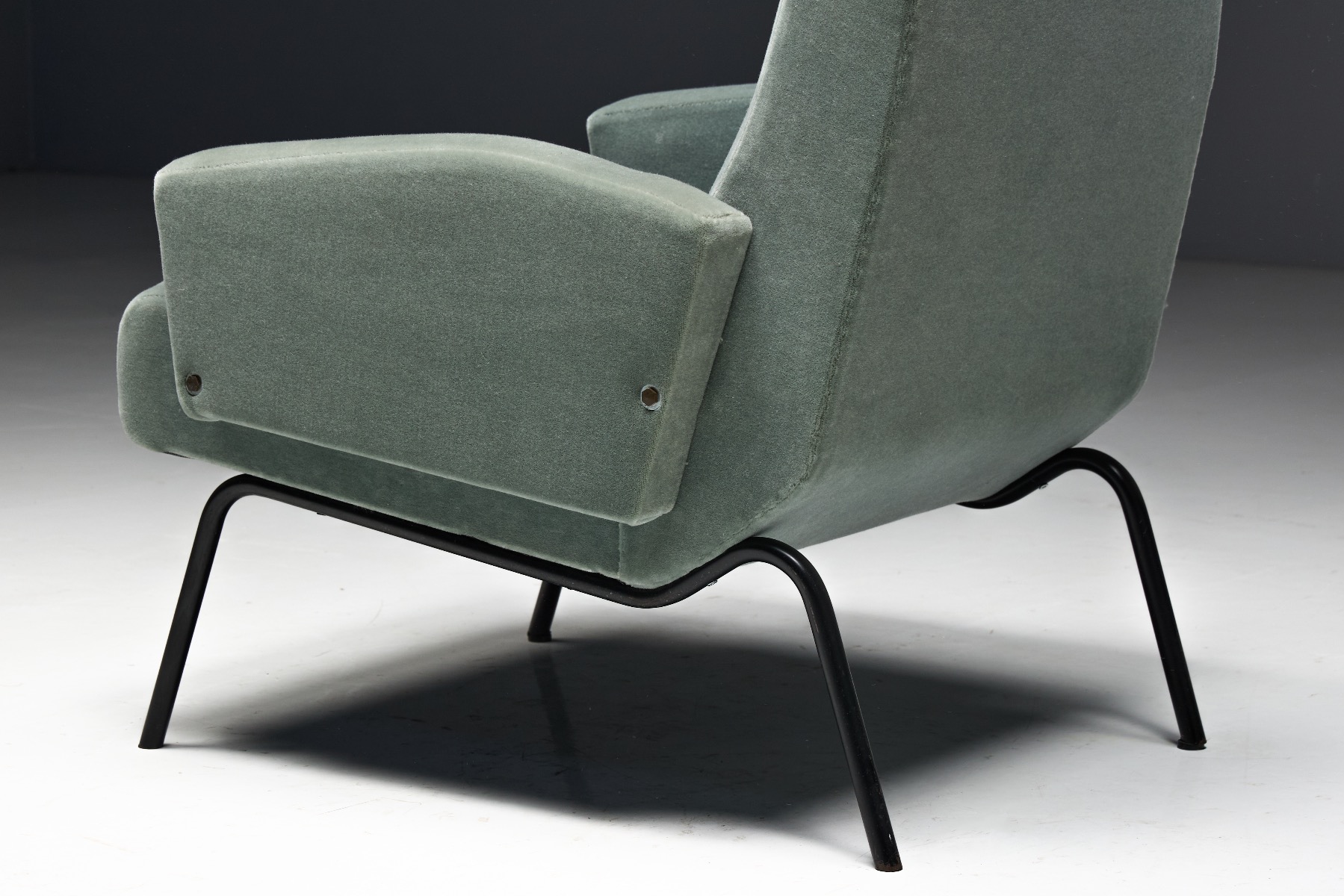 Iconic 1950s lounge chairs in Rinaldi style
