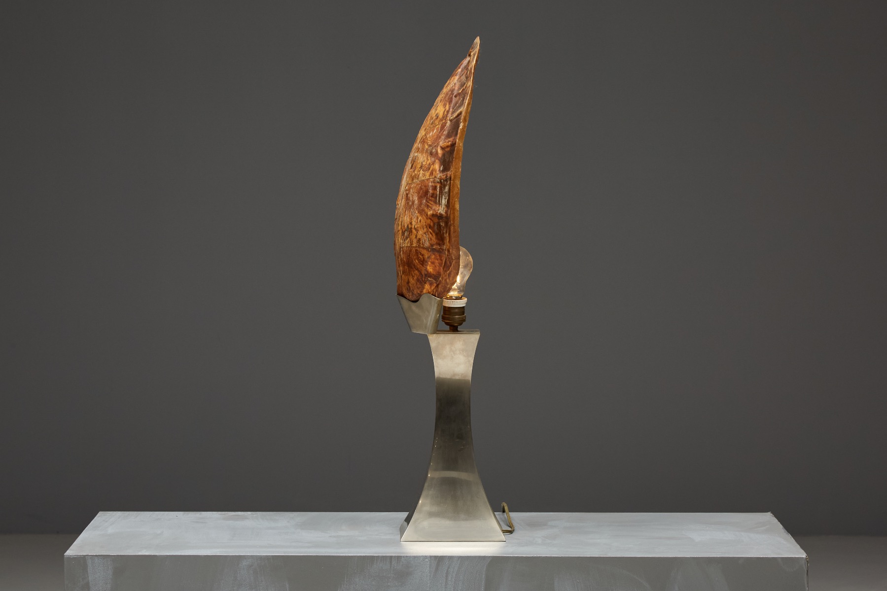 Iconic 1970s table lamp with turtle shell finish