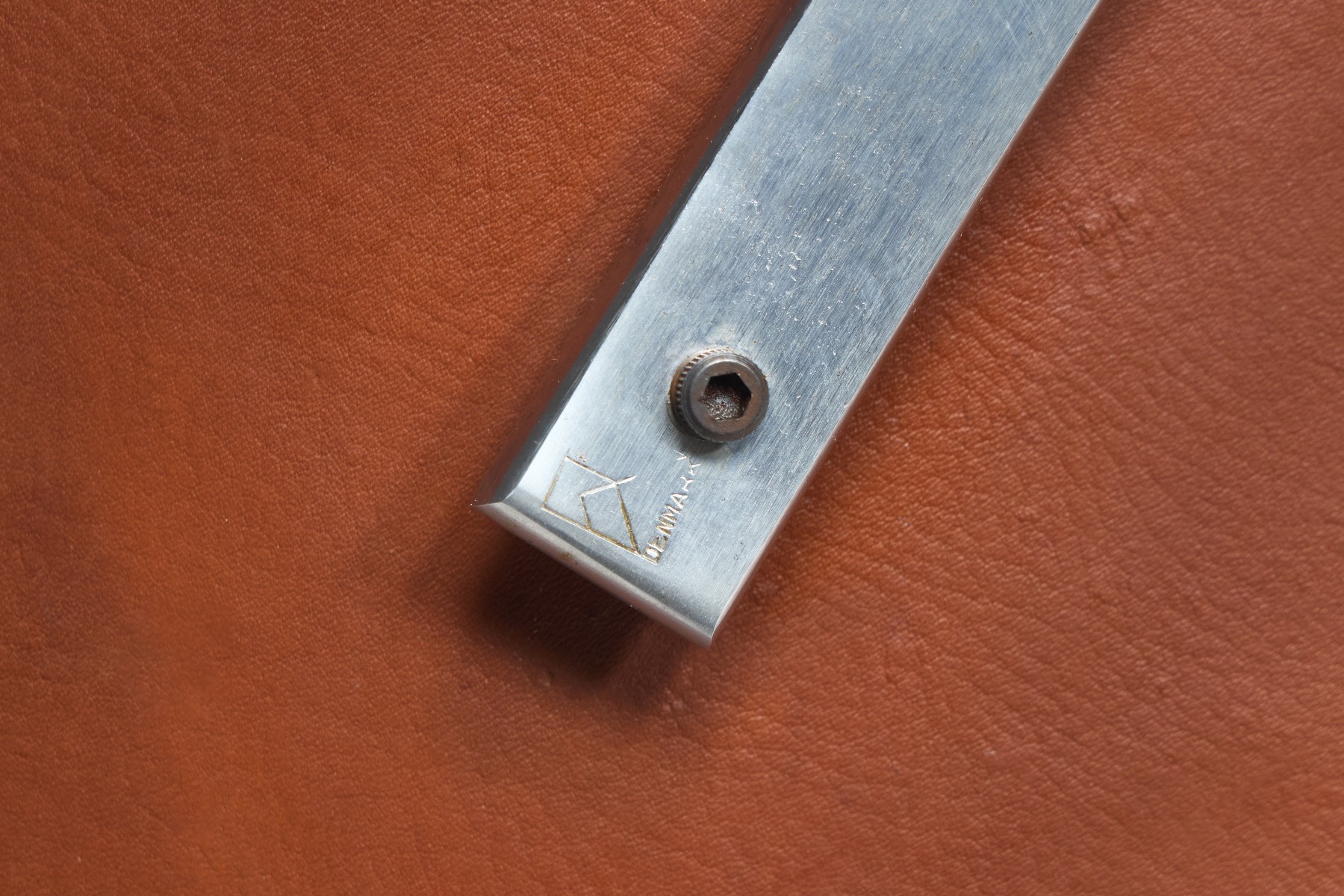 Refined PK9 dining chair by Poul Kjærholm