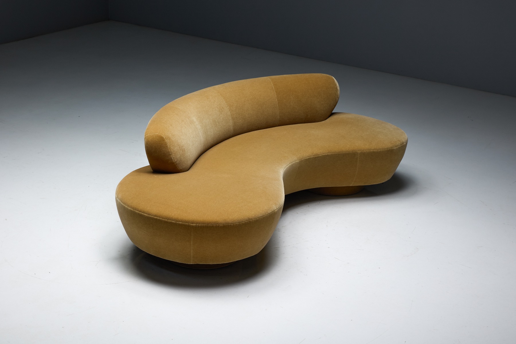 Museum level Serpentine sofa from the 1980s