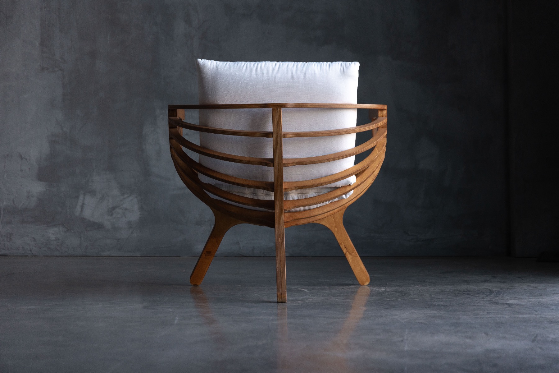 Statement shell lounge chair from the 1980s style