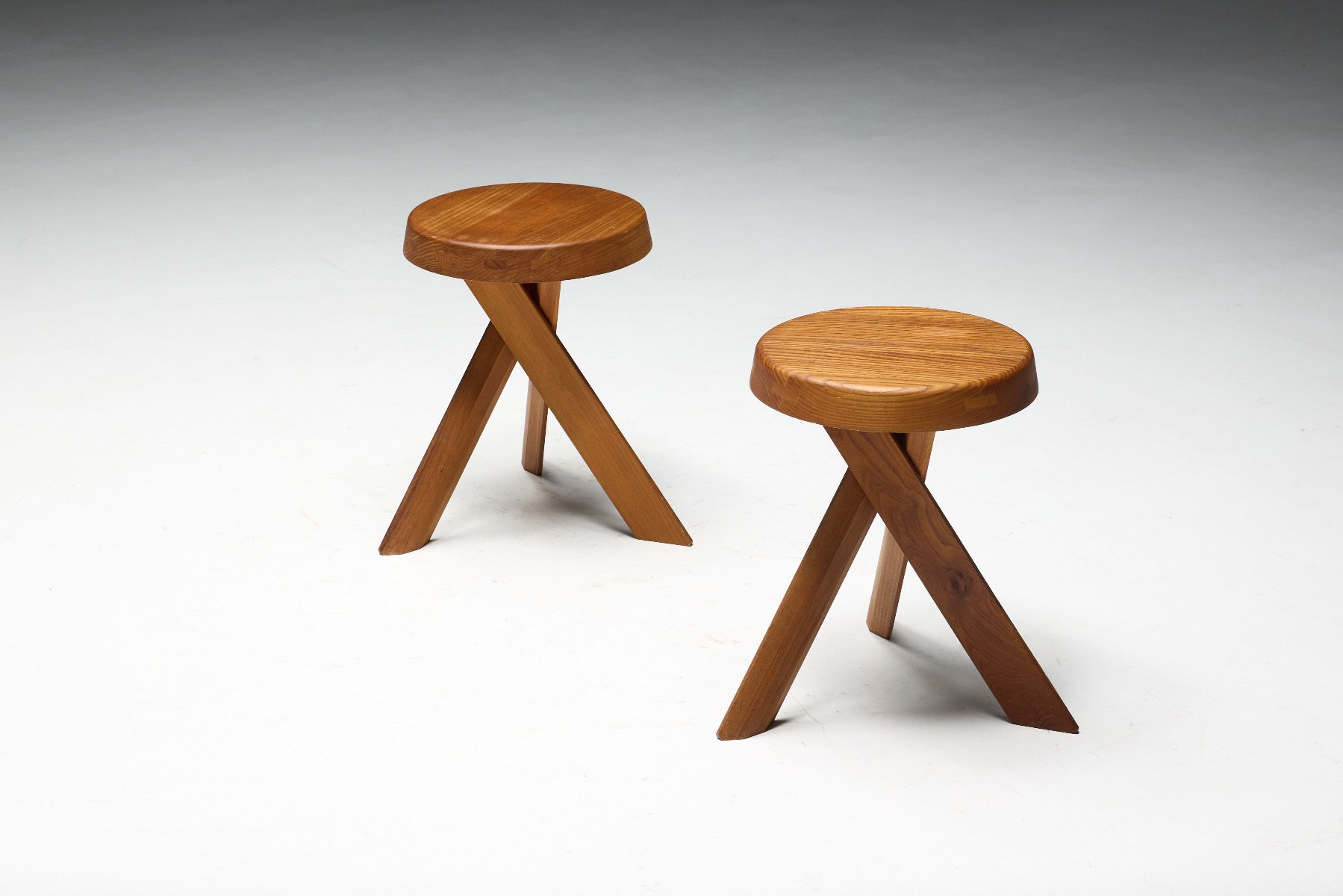Understated modern S31 stool with balanced proportions
