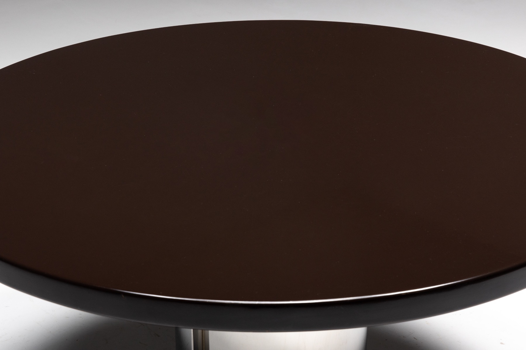Cidonio table representing postmodern Italian furniture design