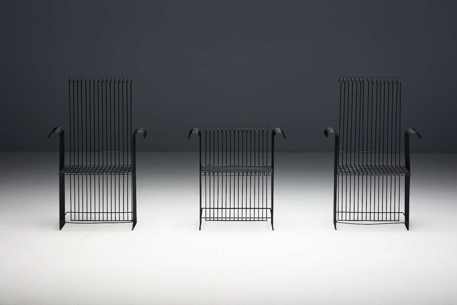 Retro patio set crafted in metal wire