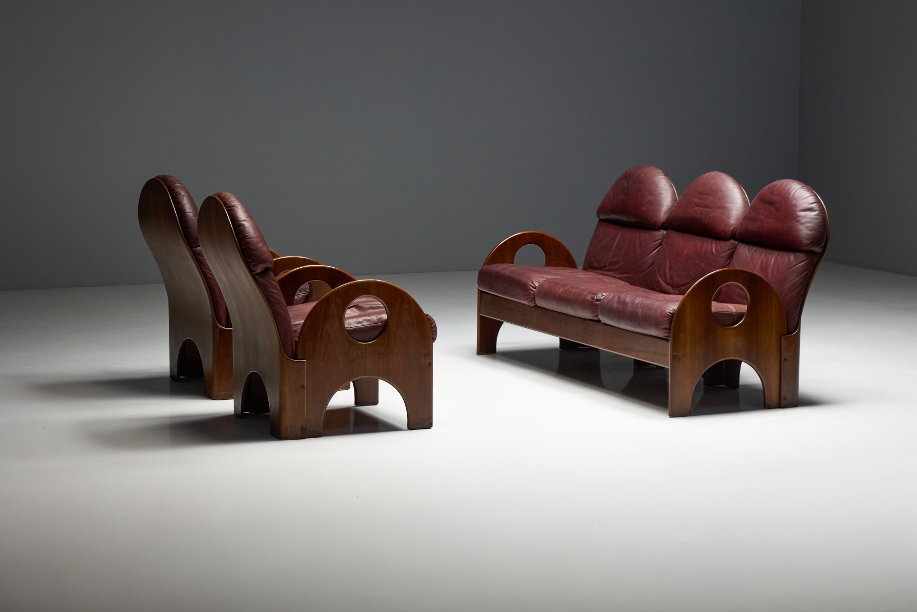 Collectible three seater sofa Arcata designed by Gae Aulenti