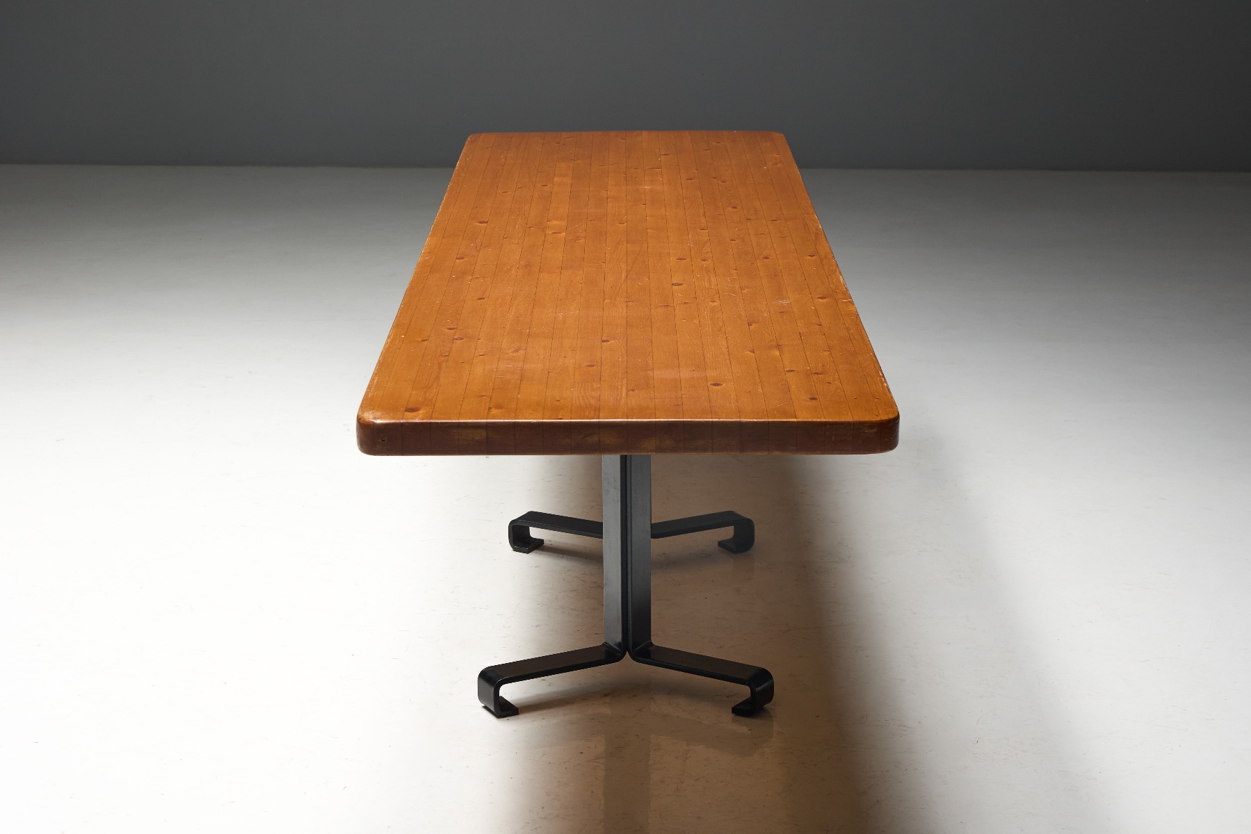 Classic Charlotte Perriand dining table design