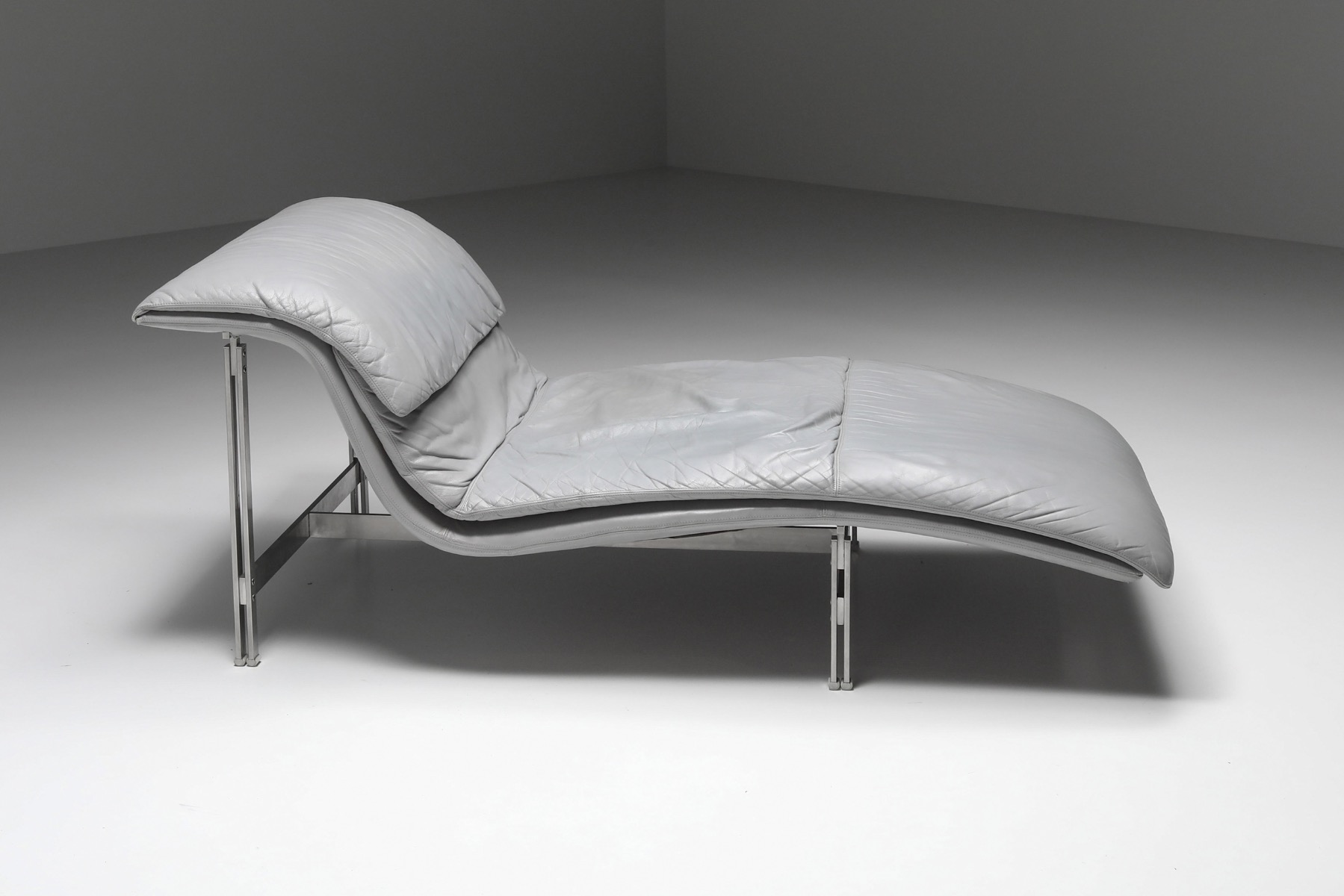High end Italian modern Wave chair