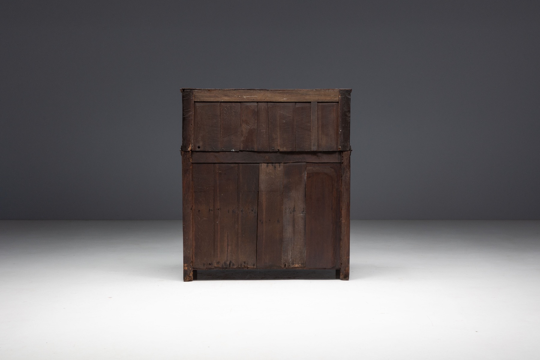 Museum level antique oak cabinet from the 18th century