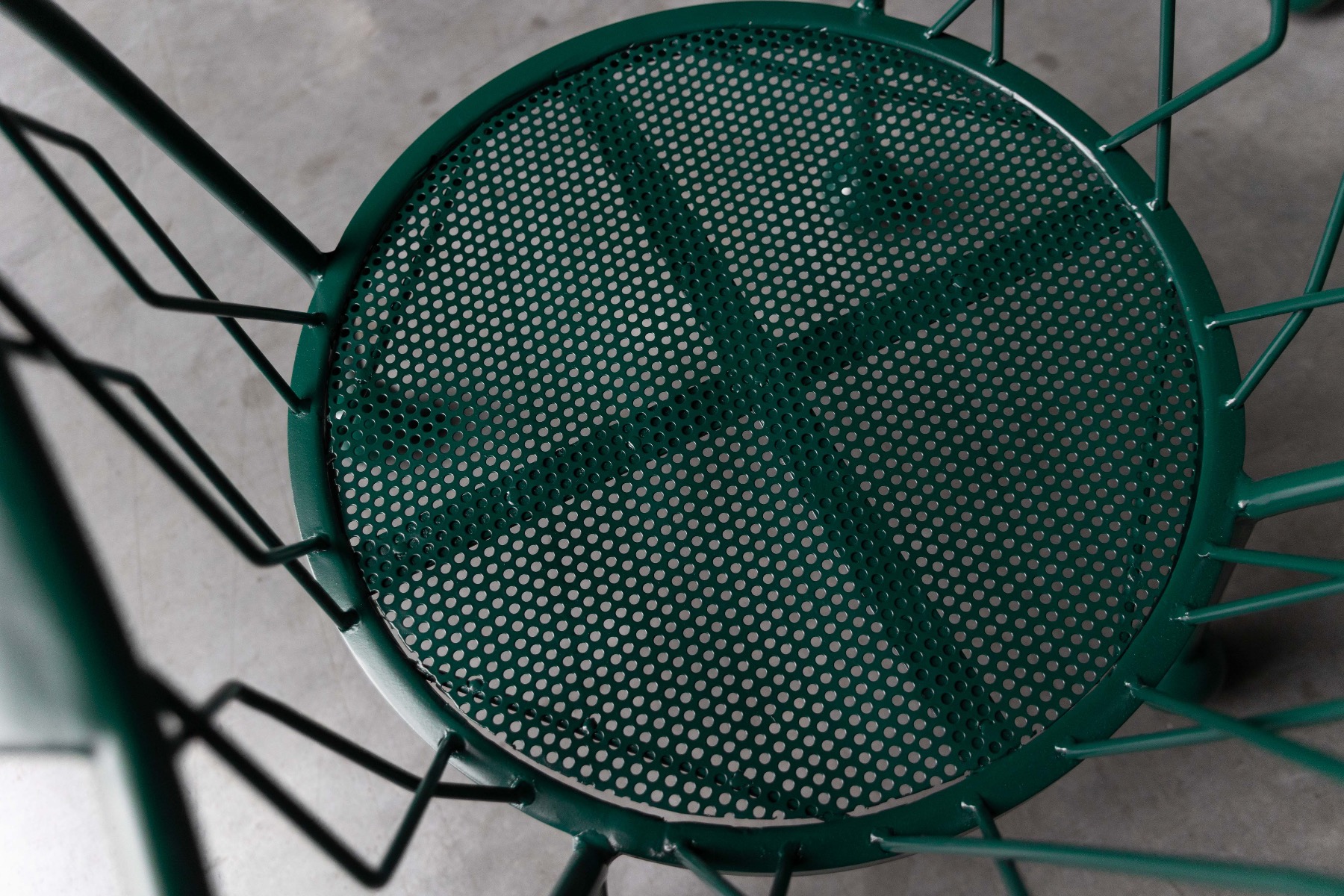 Outdoor sculptural armchairs with vintage character