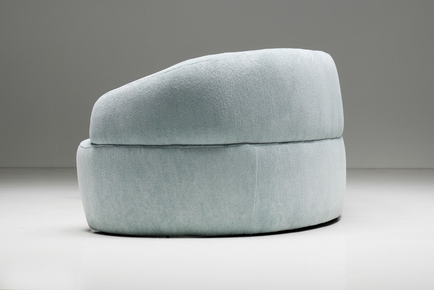 Timeless sofa by Vladimir Kagan design