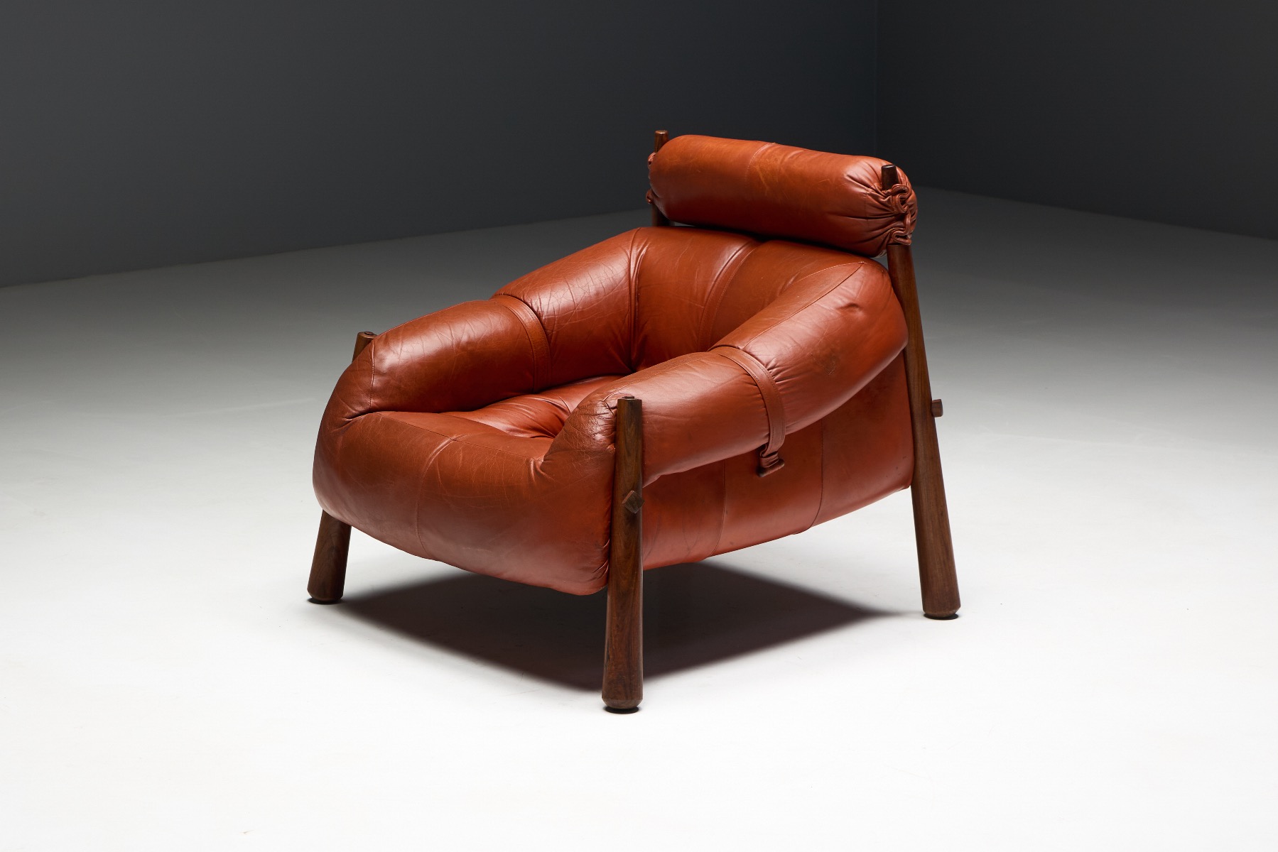 Retro Brazilian lounge chairs MP-81