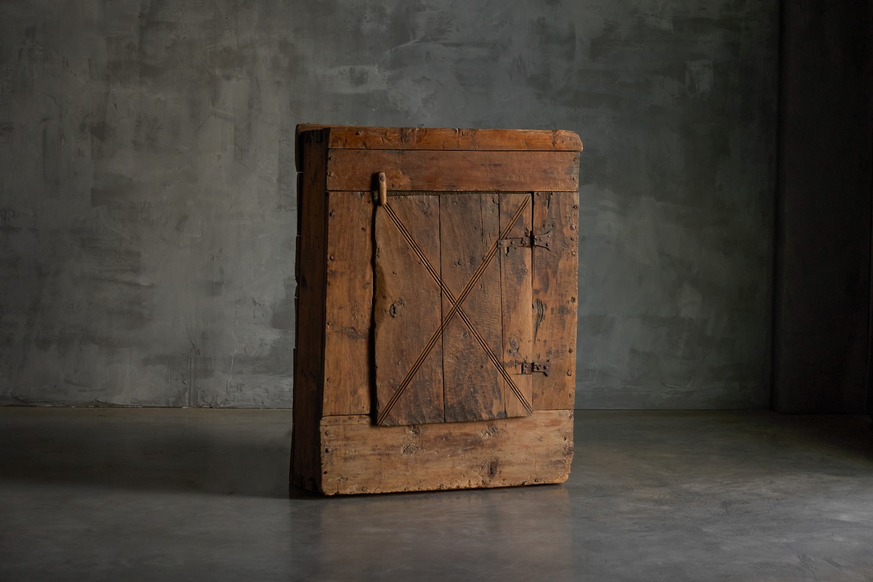 Alpine vernacular cabinet from the 18th century
	2.	18th century alpine wooden cabinet with regional character