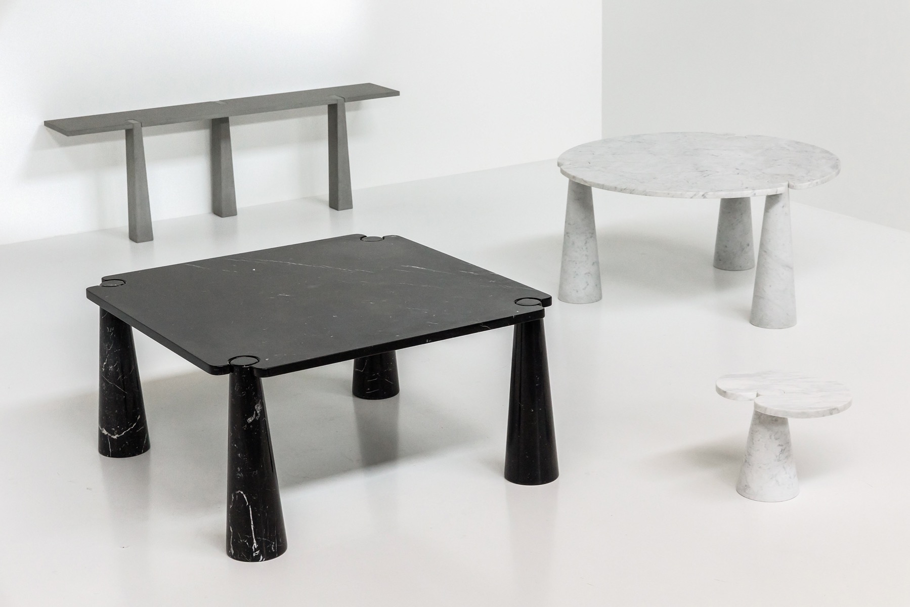 Angelo Mangiarotti Eros round marble dining table from the 1970s
