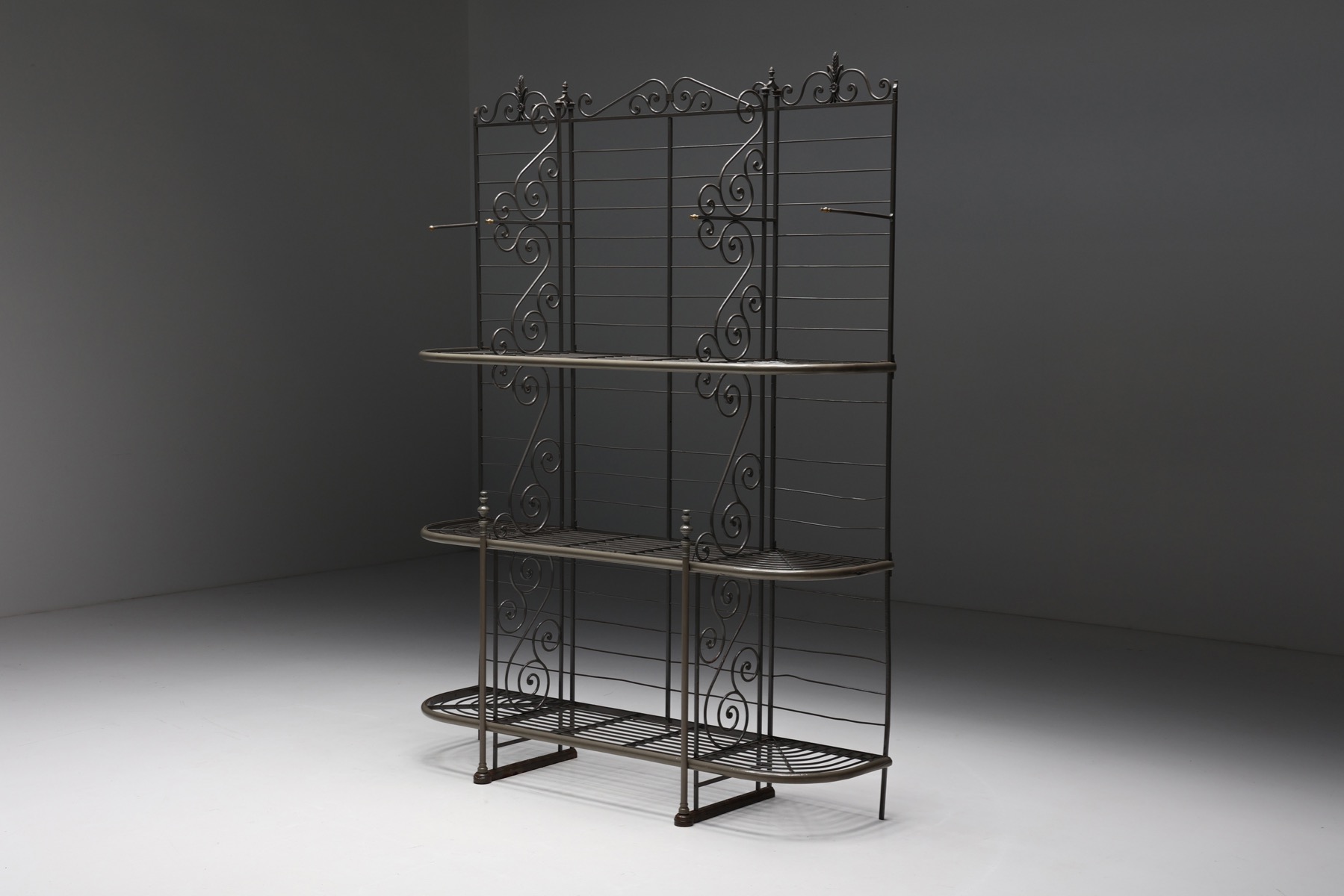 Antique bakery rack in wrought iron from the 1920s