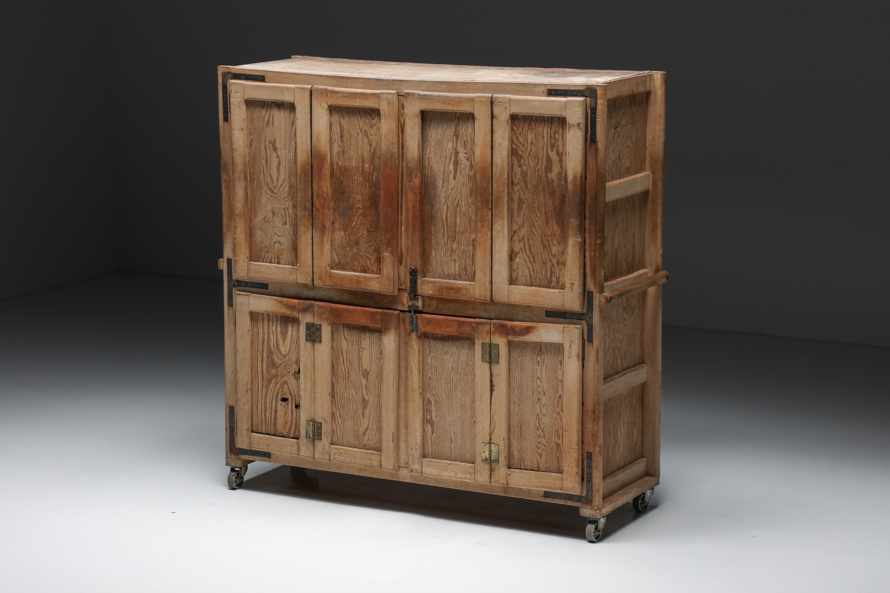 Antique storage piece in oak from the early twentieth century