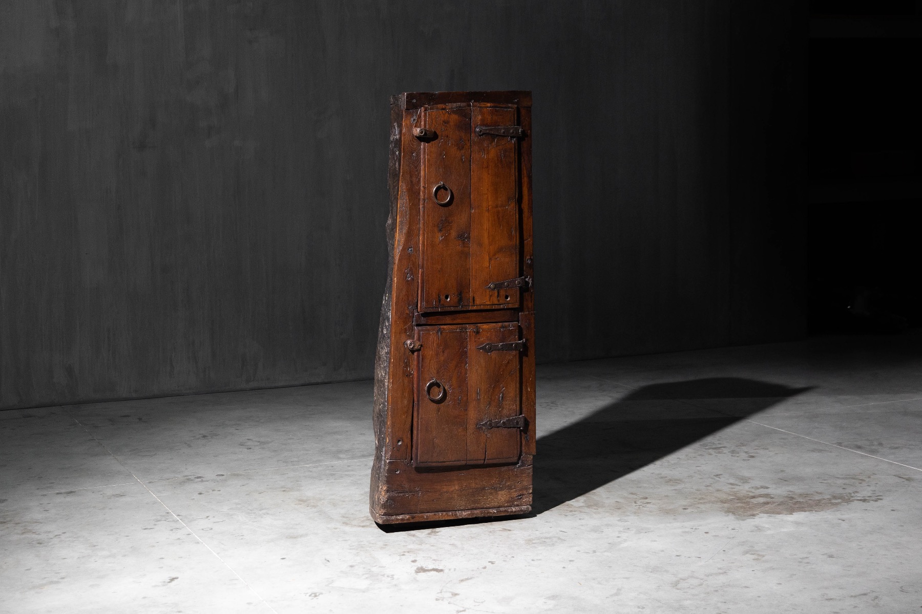 Antique vernacular cabinet in solid wood from the 19th century