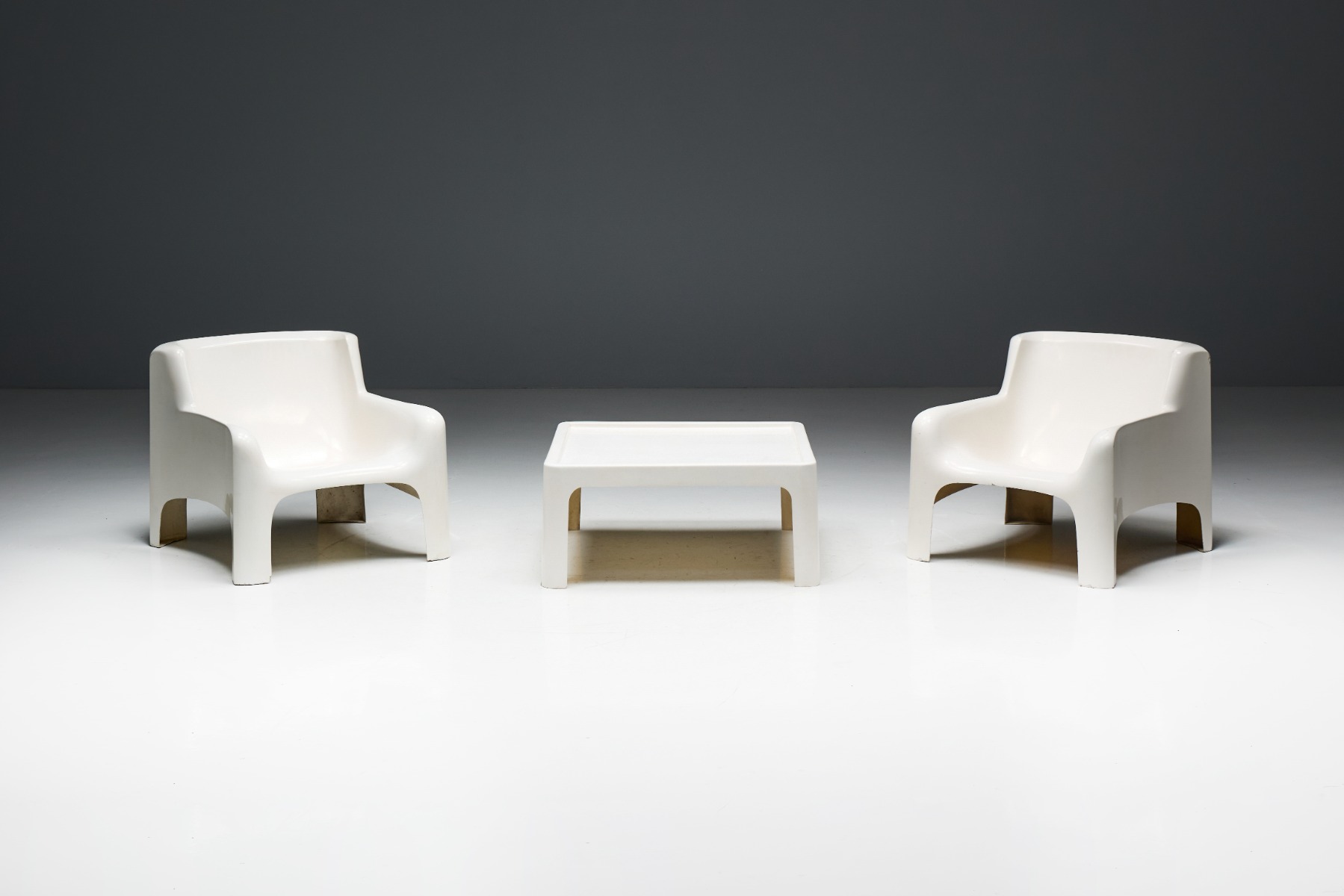 Arflex Solar coffee table in fiberglass by Carlo Bartoli from the 1960s