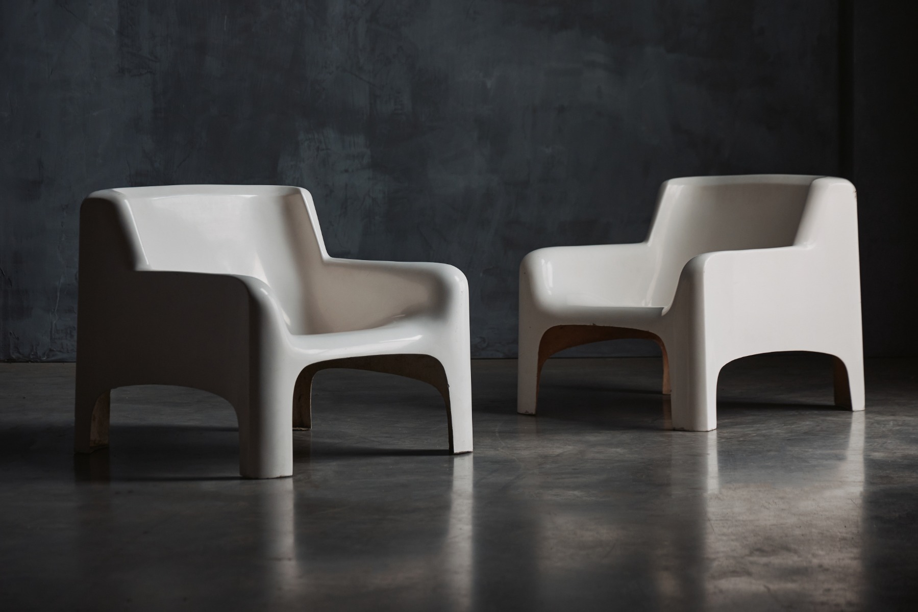 Arflex Solar lounge chairs in fiberglass by Carlo Bartoli from the 1960s