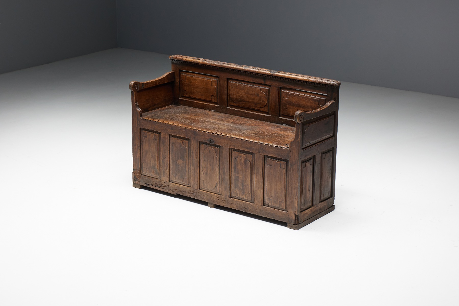 Art populaire chest bench from the seventeenth century