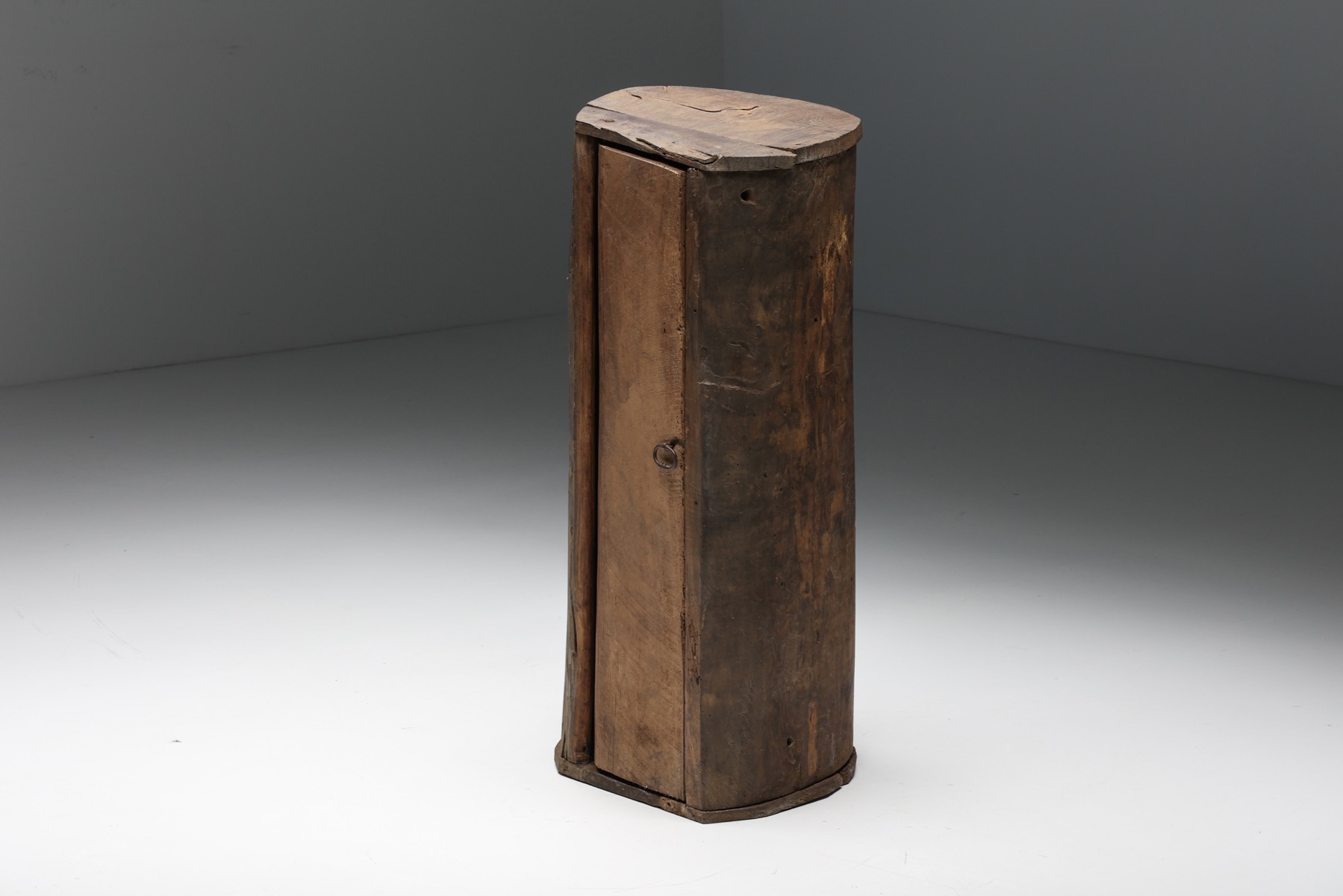 Art populaire monoxylite cabinet from Ardeche from the nineteenth century