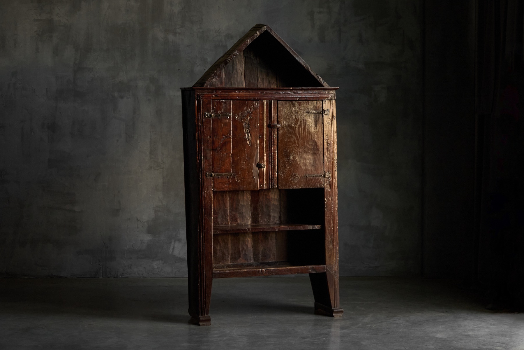 Art Populaire vernacular cupboard in solid wood from the 19th century