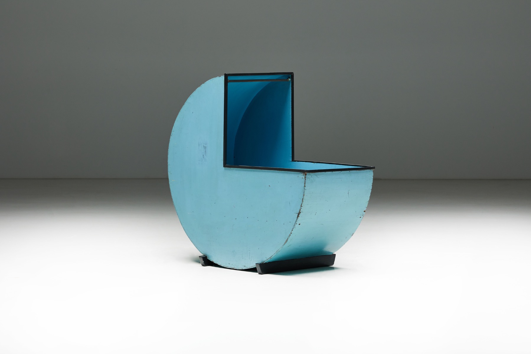 Blue circular wooden cradle from the twentieth century