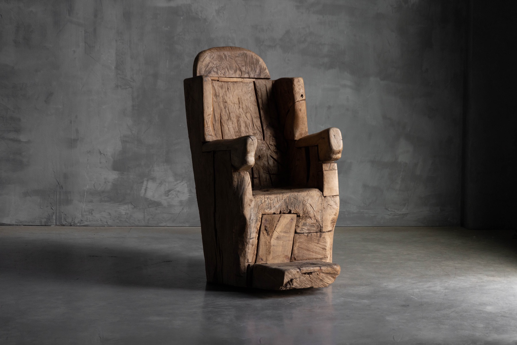 Brutalist monoxylite throne chair from the 19th century