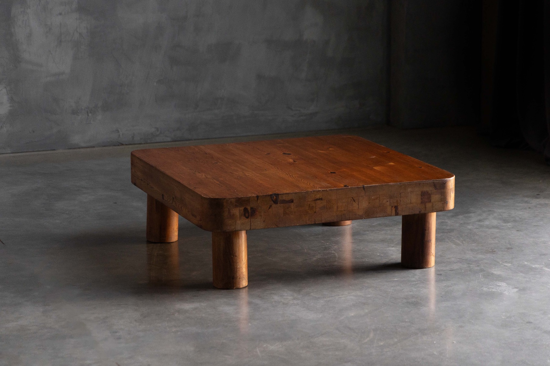 Brutalist low coffee table in solid pine from the 1960s
