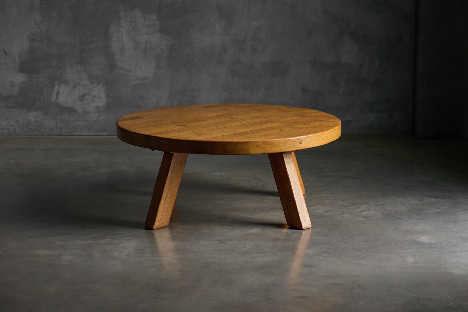 Brutalist round coffee table in solid wood from the 1960s