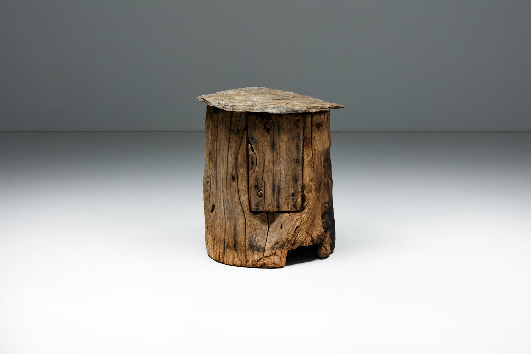 Brutalist travail populaire stools from the early twentieth century