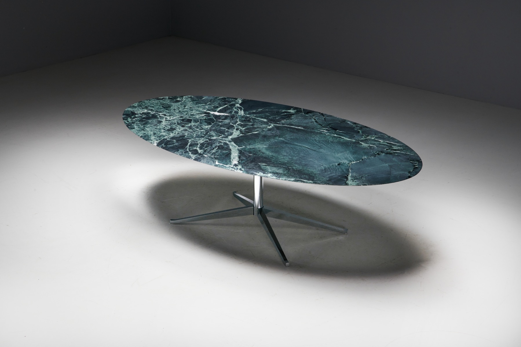 Burgundy marble dining table by Florence Knoll from the 1960s