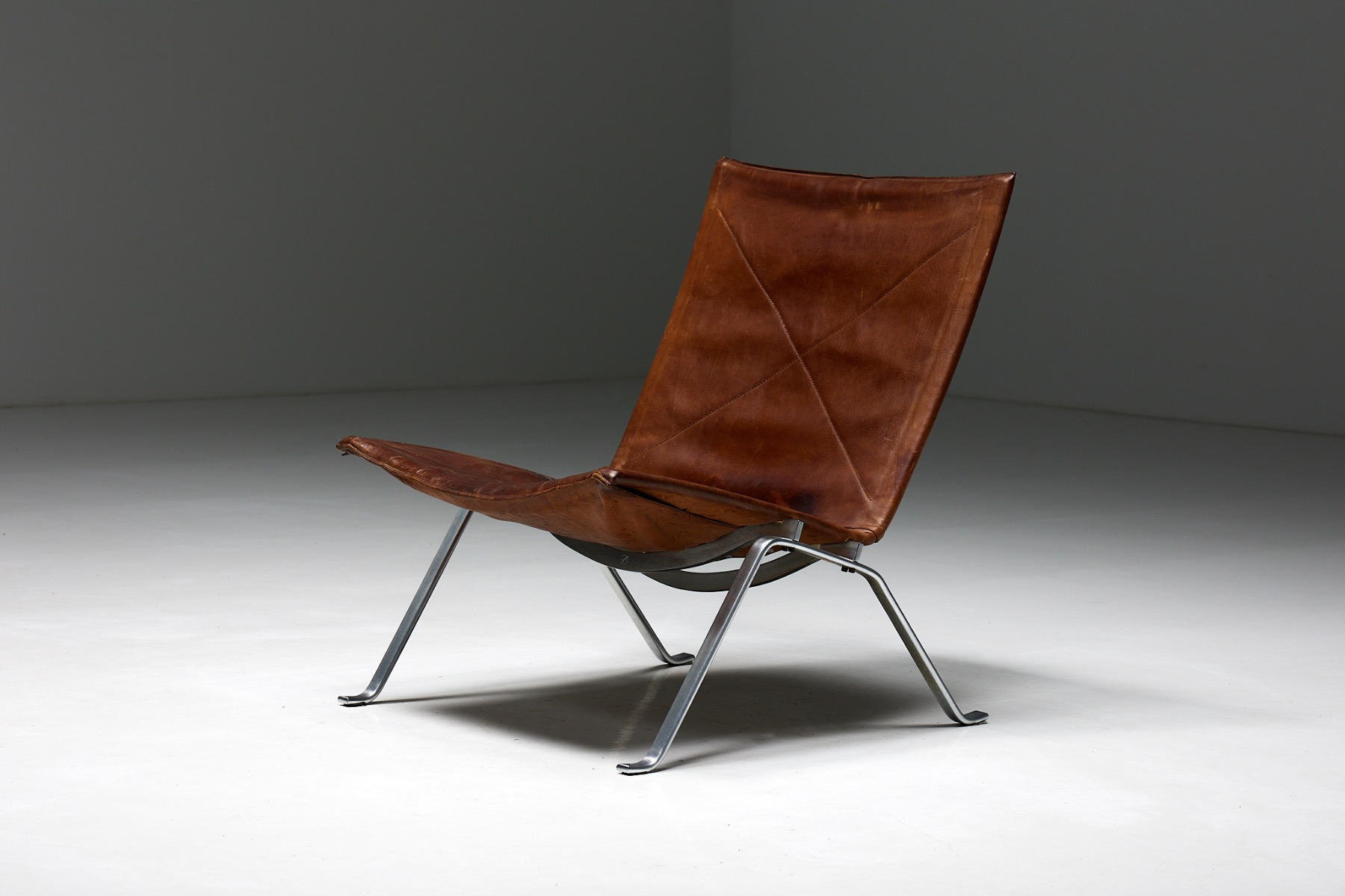 Cognac leather PK22 lounge chairs by Poul Kjaerholm from the 1960s