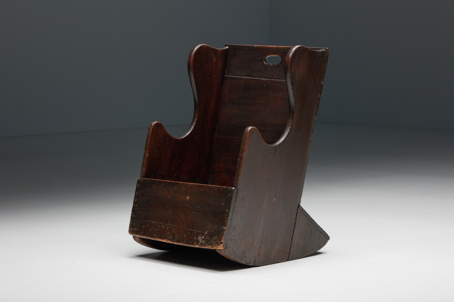 Curved rocking children chair from the nineteenth to twentieth century