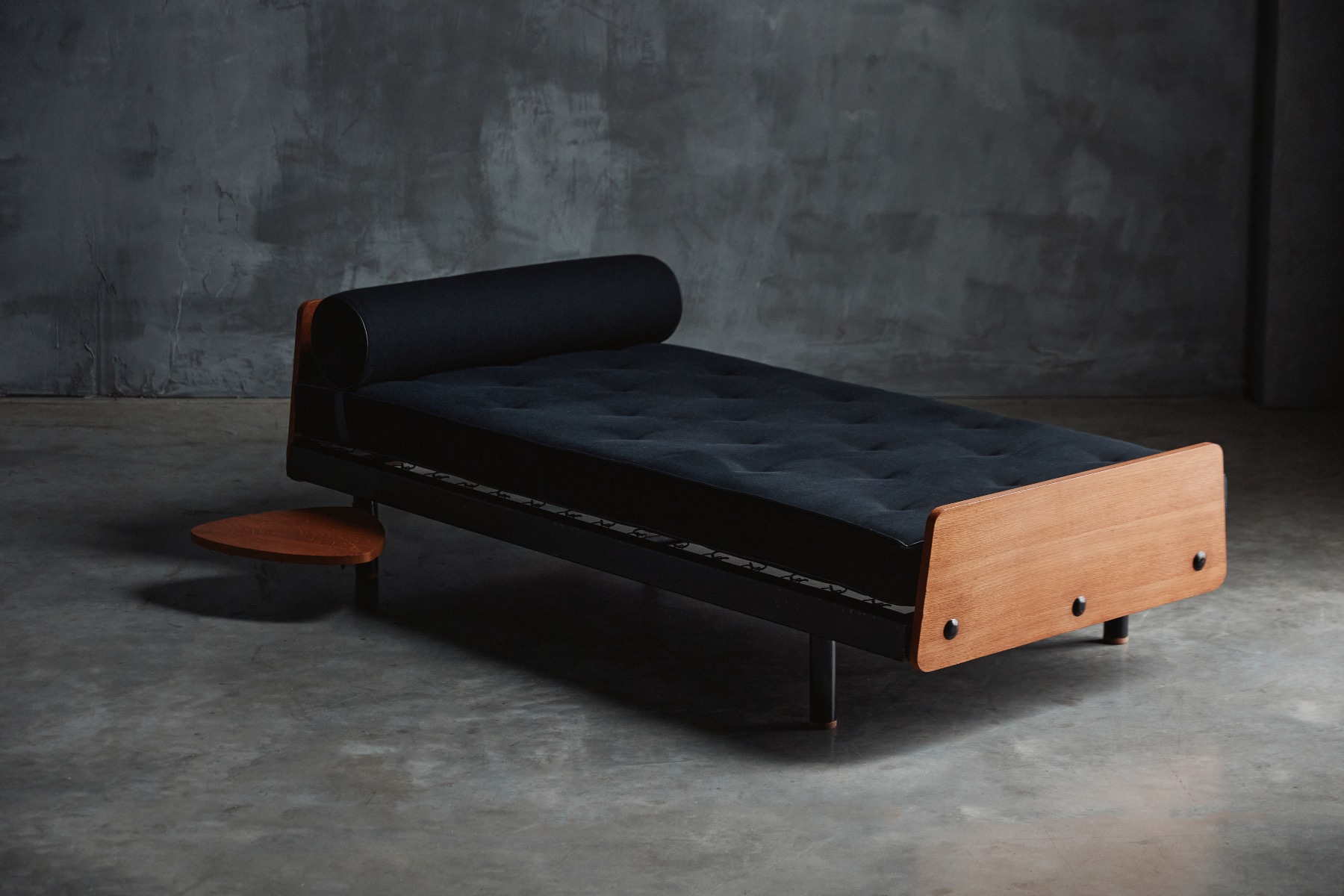 Flavigny daybed by Jean Prouvé from the 1950s