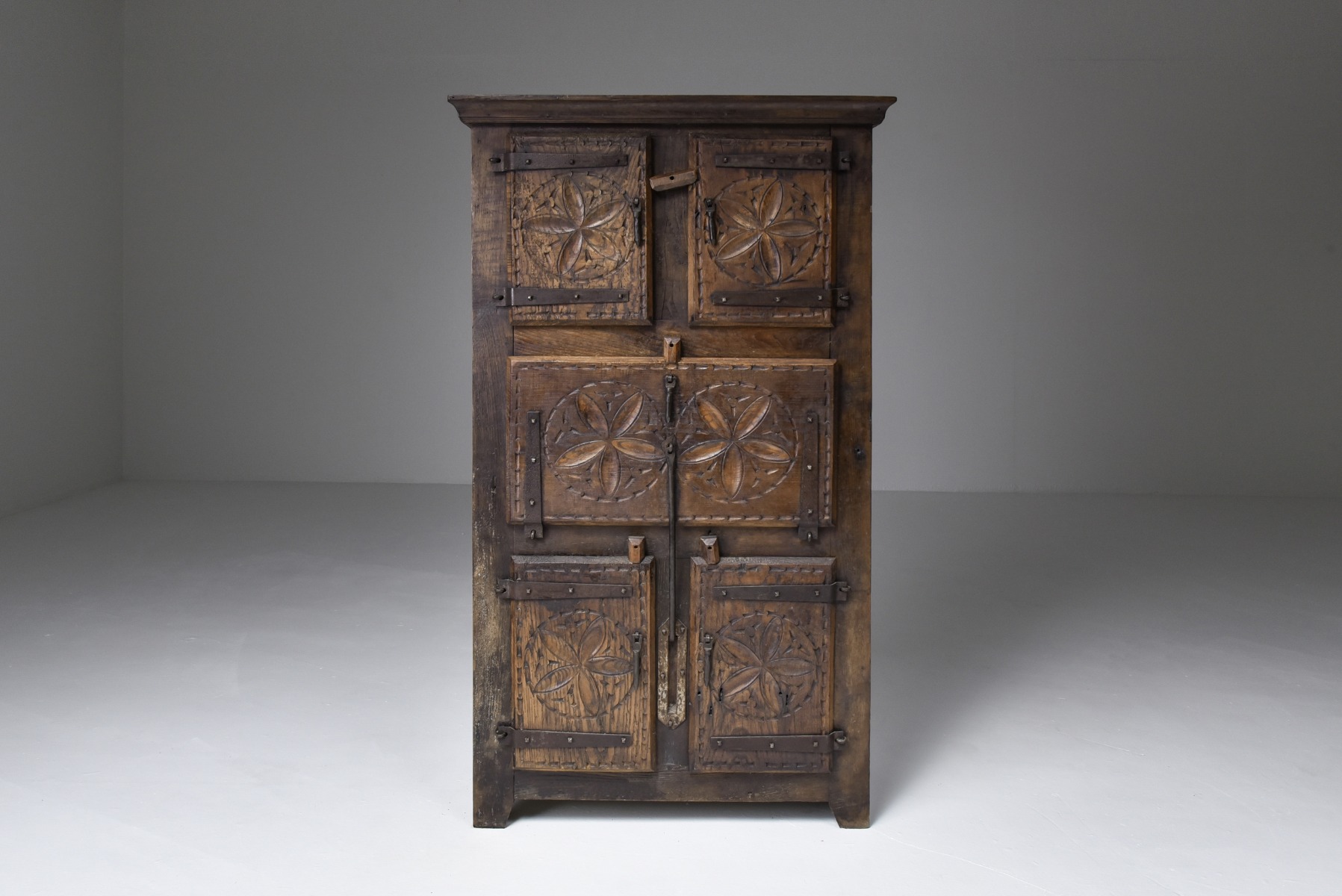 Folk art cabinet from Bretagne France from the 19th century