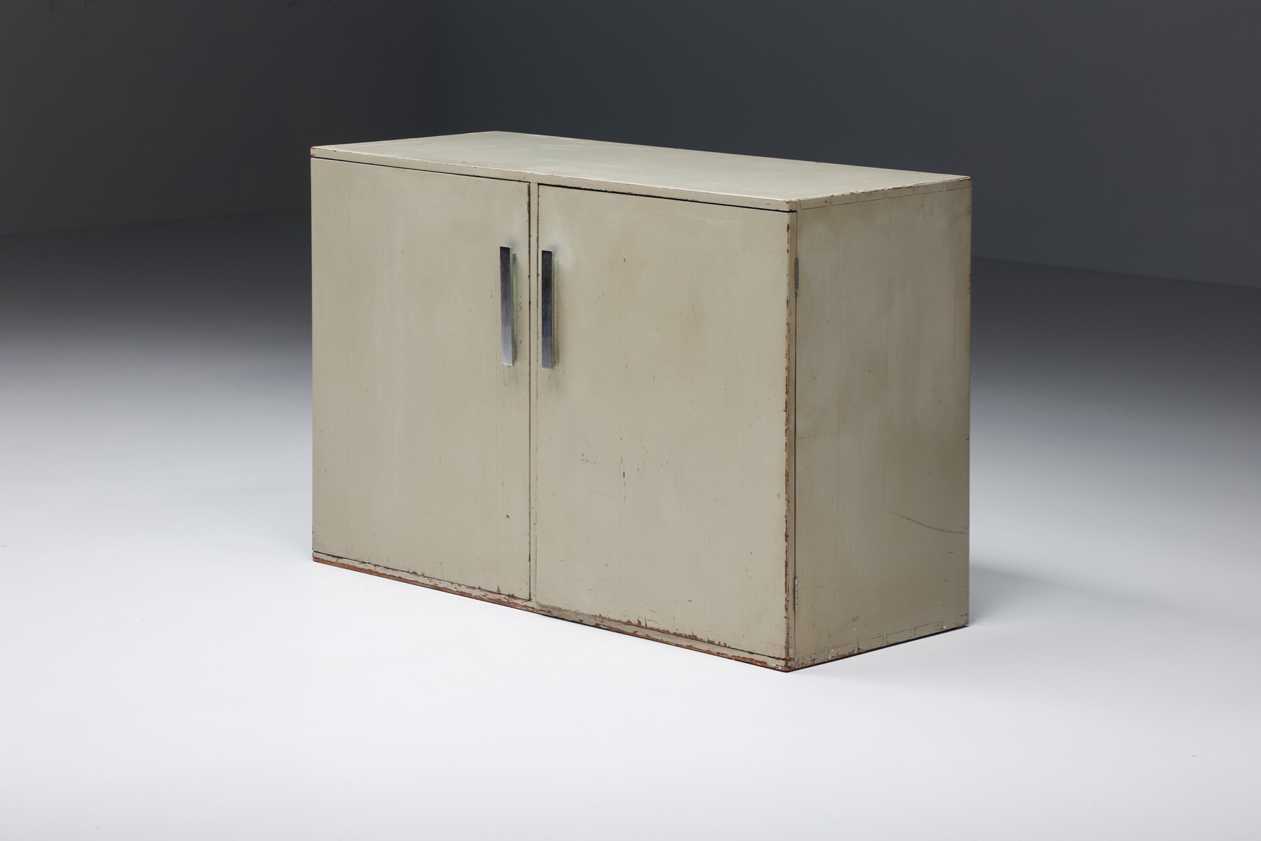 Gerald Summers modernist sideboard in grey painted wood from the 1930s