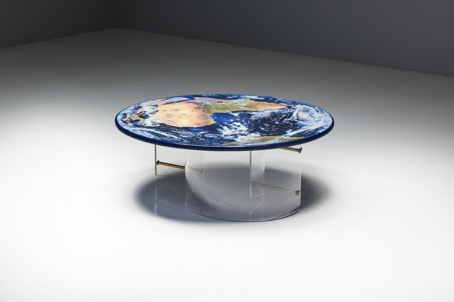 Globe coffee table with plexi base from the 1990s