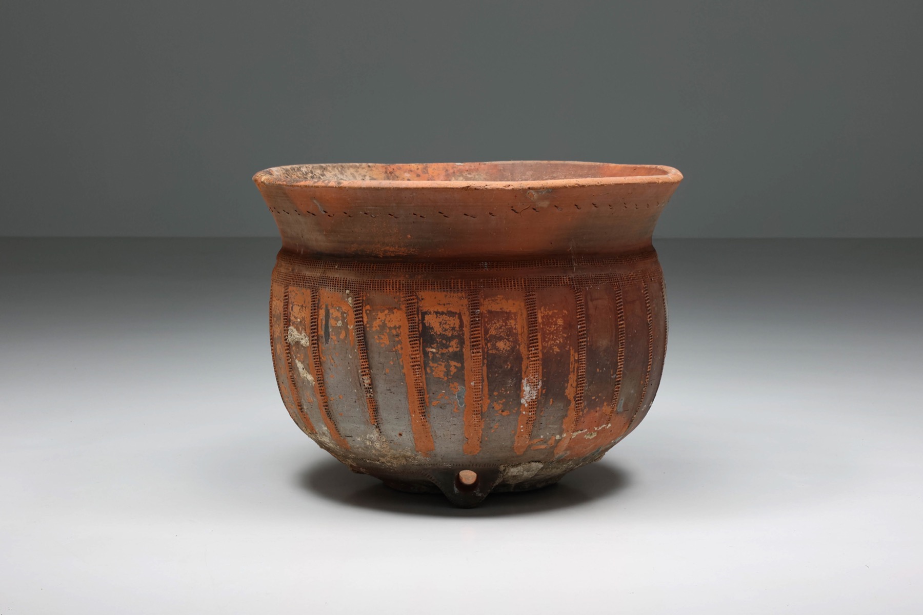 Handcrafted Portuguese washbasin from the 1940s