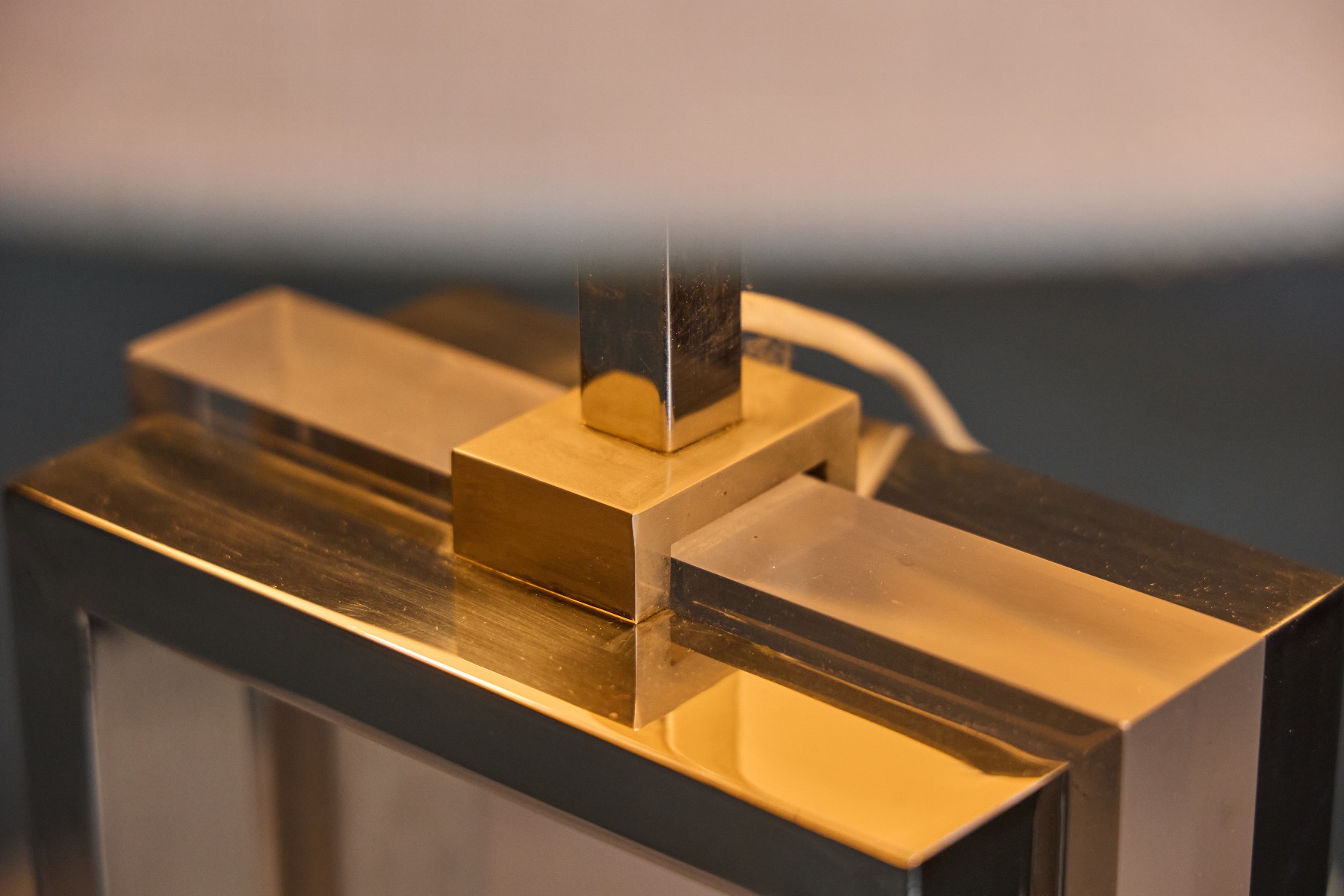 Hollywood Regency table lamp with chrome and plexiglass base from the 1970s