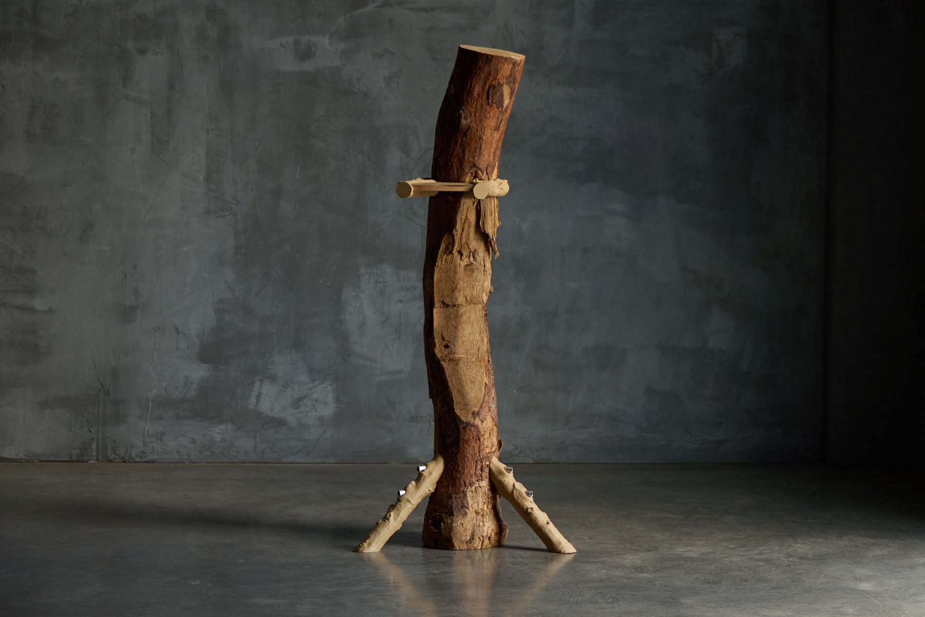 Hugging and Poking shelf designed by Schimmel and Schweikle in 2020