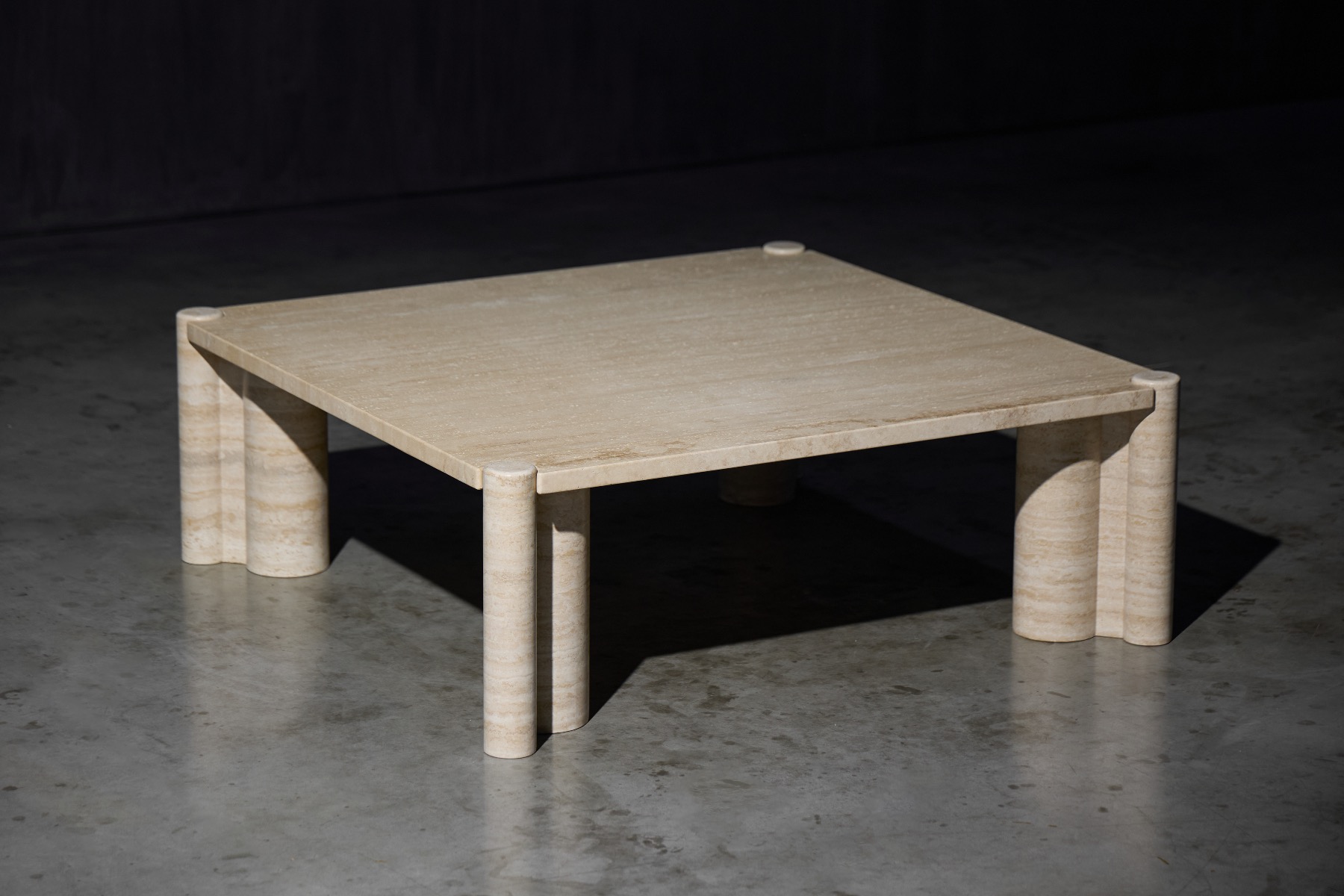 Jumbo travertine coffee table by Gae Aulenti for Knoll 1960s