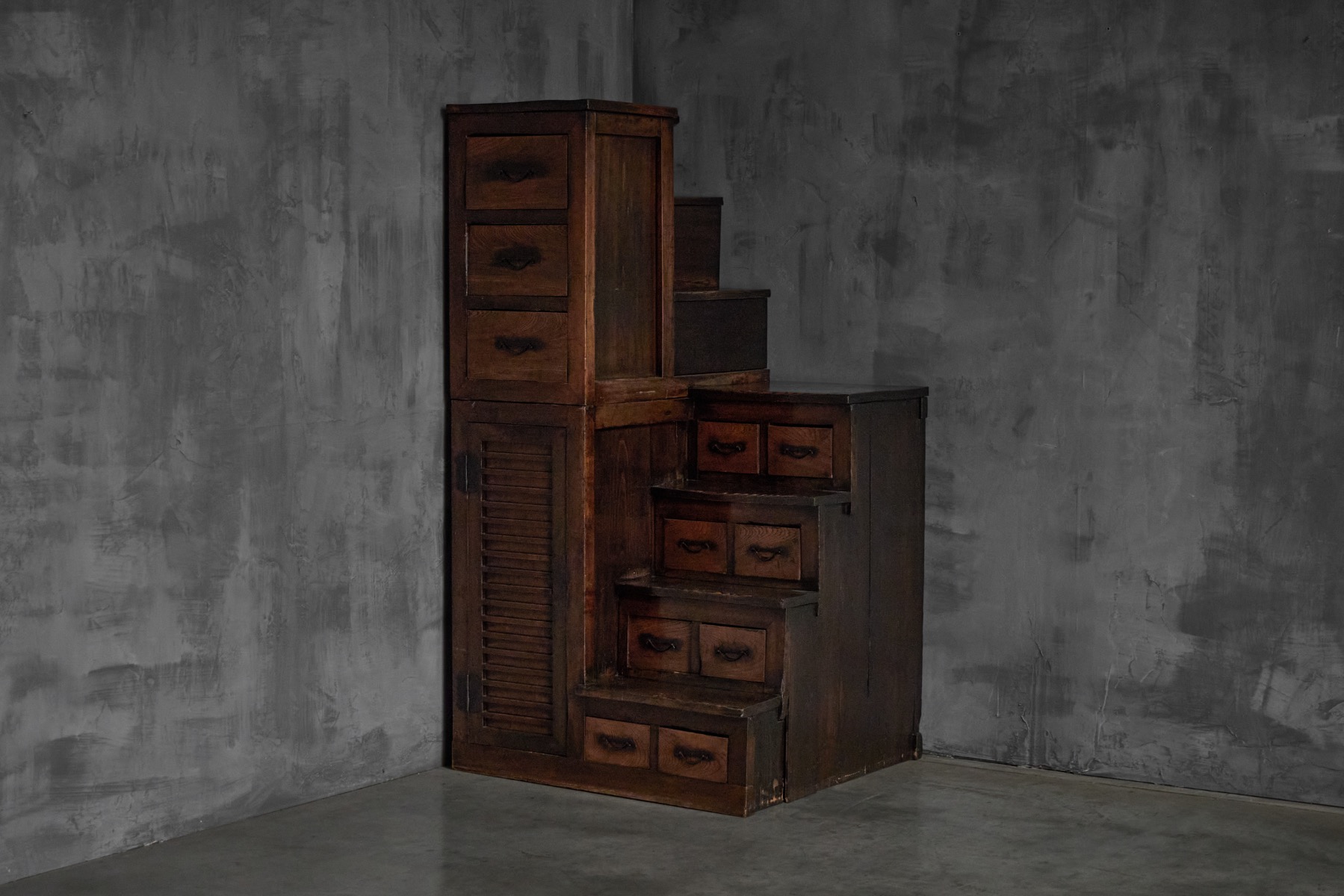 Kaidan Tansu Japanese stair chest in solid wood from the 19th century