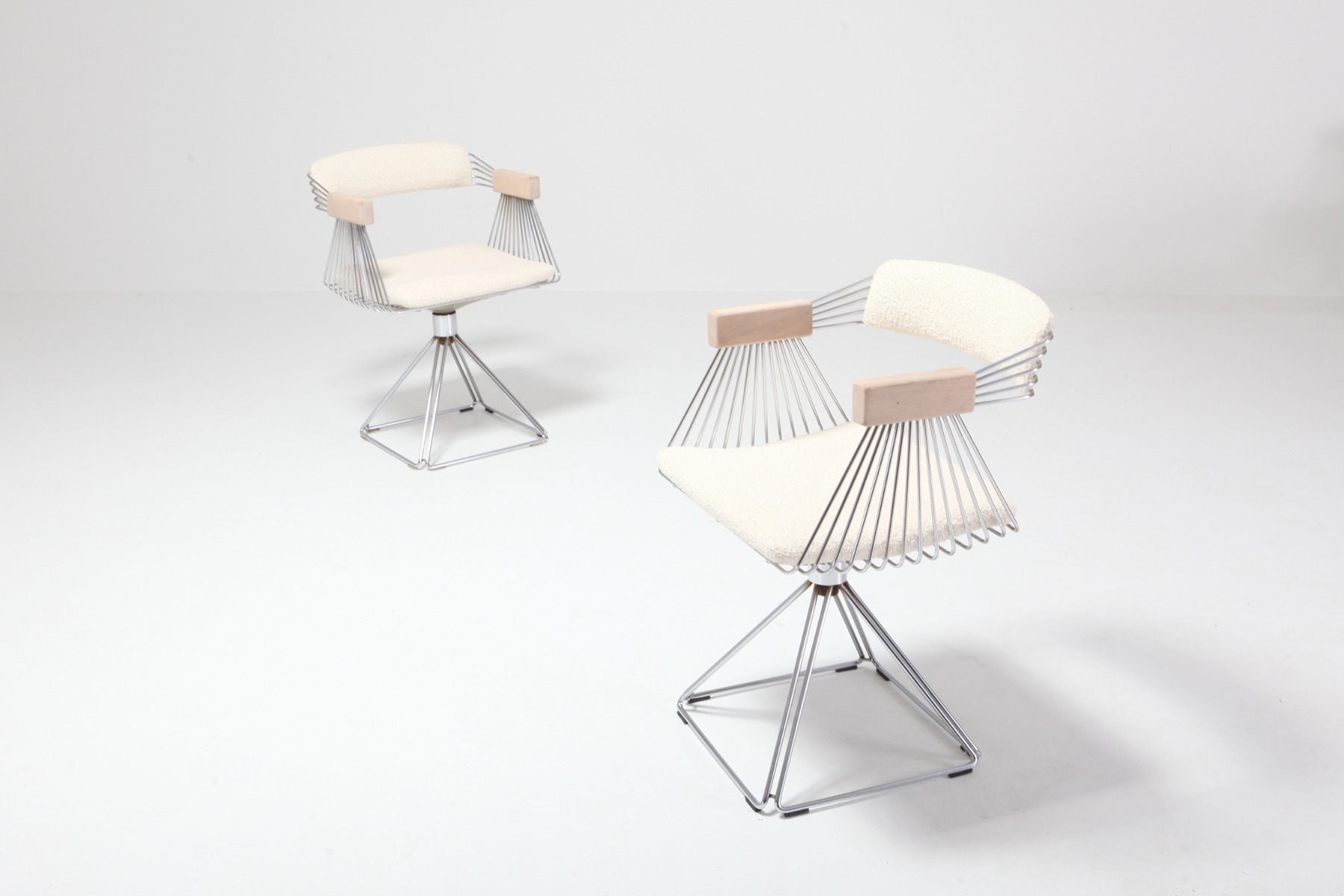 Postmodern wire swivel chairs by Rudi Verelst from the 1970s