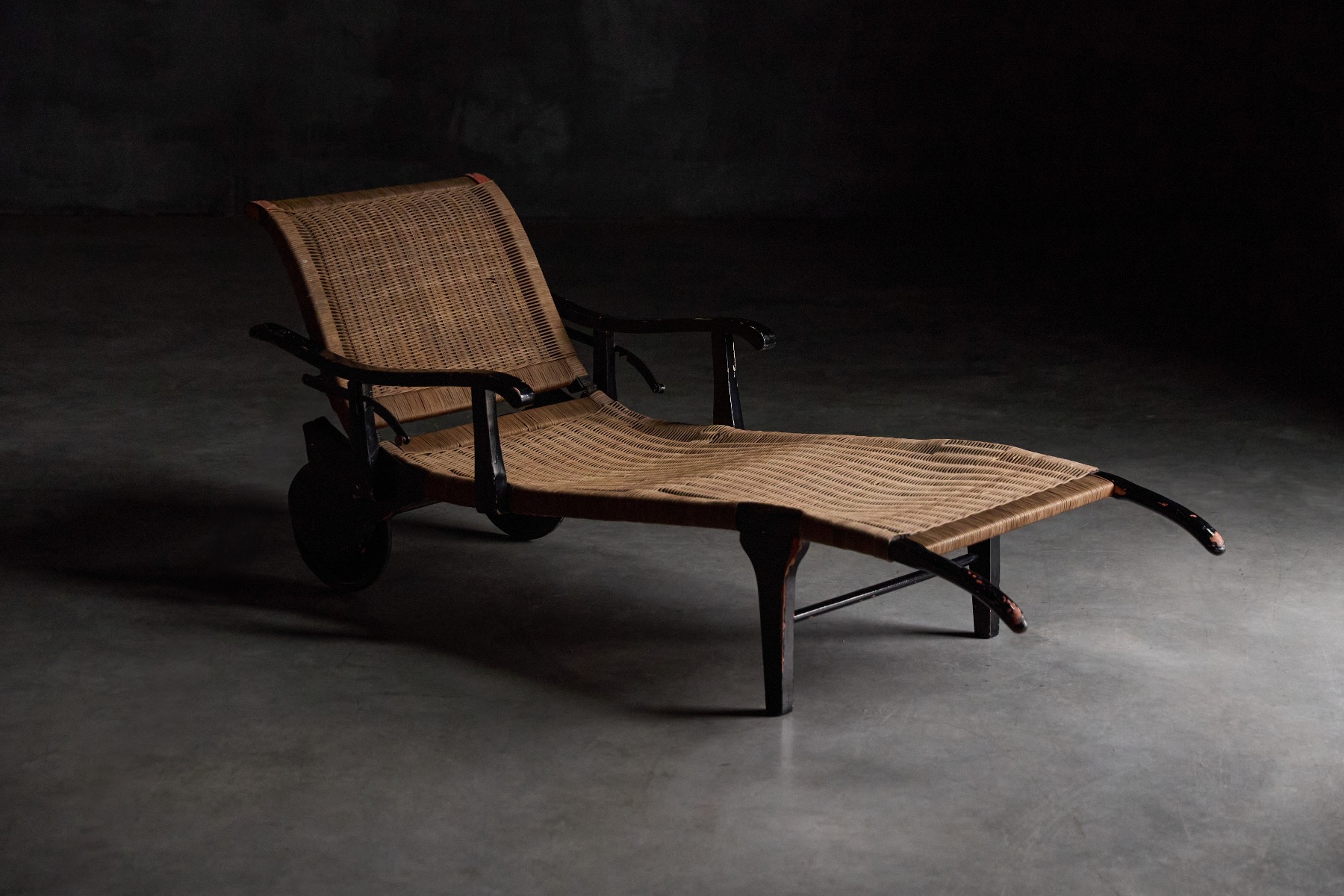 Primitive sunbed by Helene Korting 1925