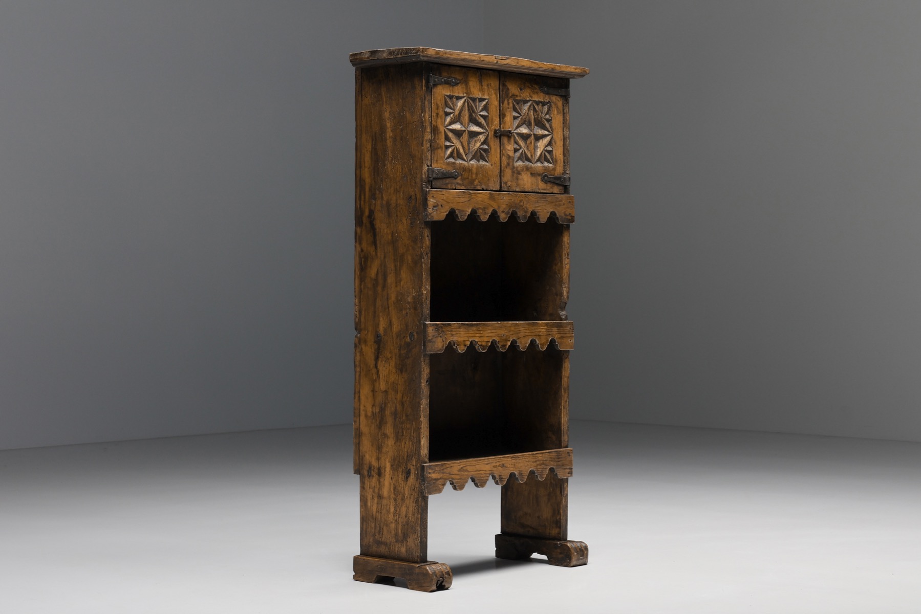 Rustic Breton high board from Haut Savoie from the nineteenth century