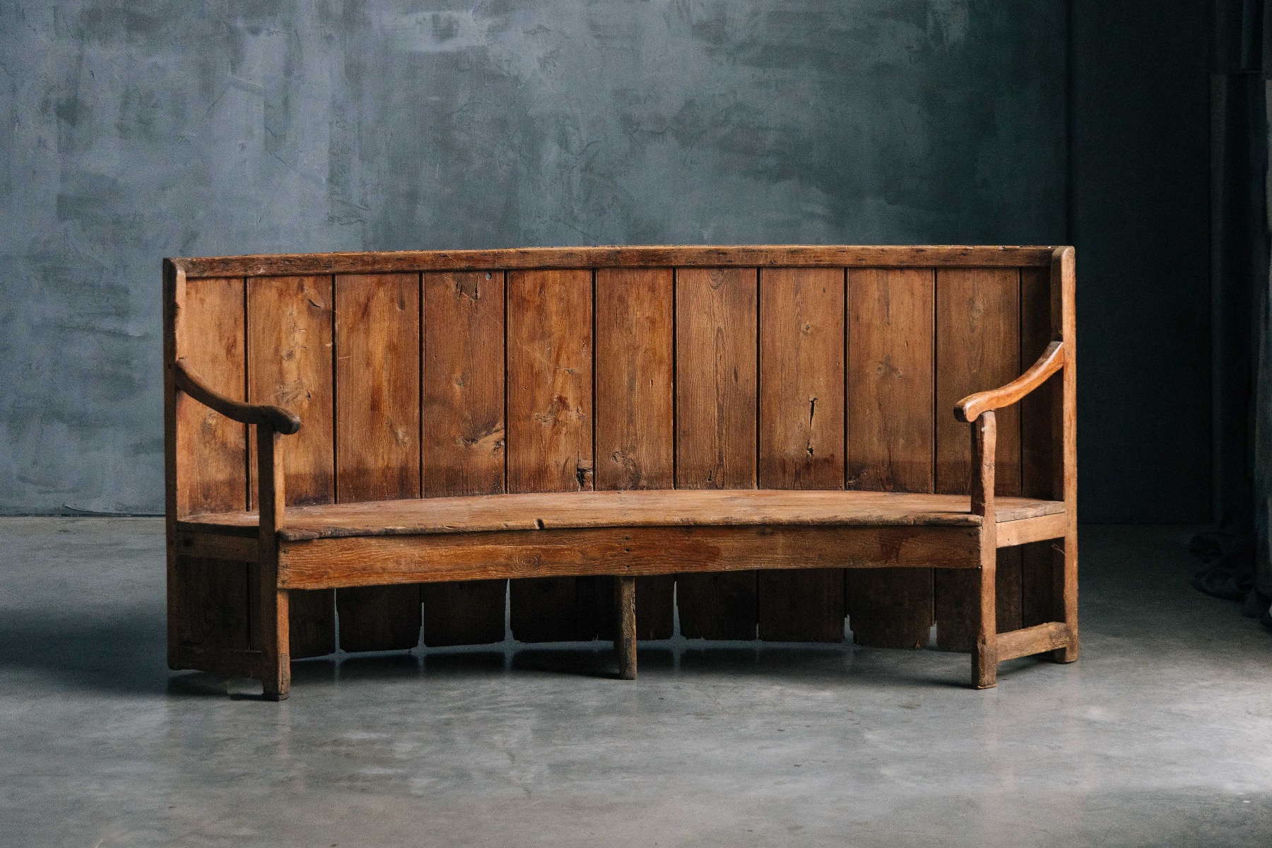 Rustic high back tavern settle 18th century